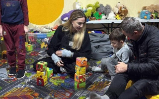 Анджеліна Джолі відвідала медустанови Херсону