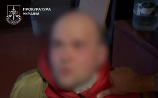 У Києві відправили за ґрати чоловіка, який плював жінкам з дітьми в обличчя та тягав за волосся