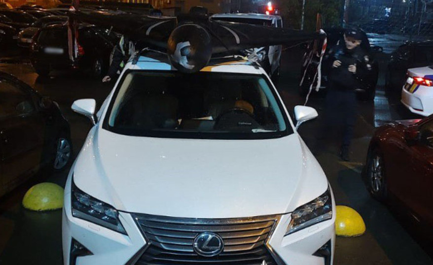 В Киеве полиция изъяла «шахед», который мужчина перевозил на крыше автомобиля — фото