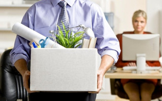 Роботодавців зобов’яжуть після поновлення працівника сплачувати страхові внески за весь період незаконного звільнення