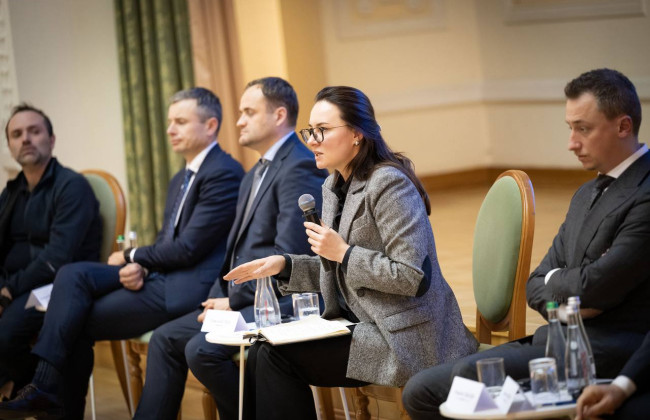 1000 гривень для всіх і 6500 — для вразливих категорій: Свириденко розповіла про нові програми