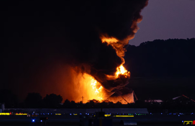 В США в аэропорту Луисвилла разбился грузовой самолет почтовой компании UPS, видео