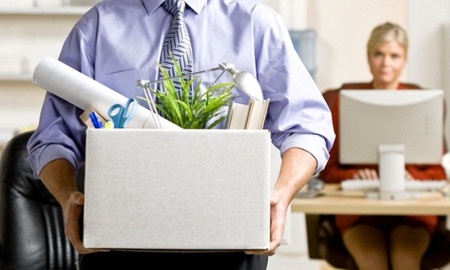 Работодателей обяжут после восстановления работника уплачивать страховые взносы за весь период незаконного увольнения