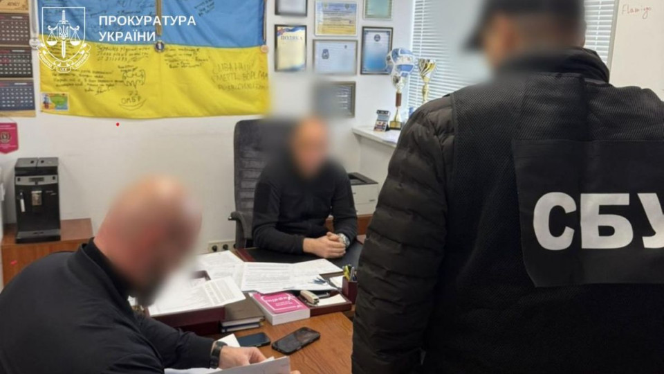 Схема на растаможке авто: задержали должностных лиц Киевской таможни за взятку в 2400 долларов