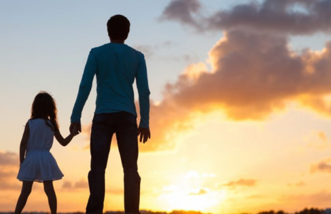 Дочь переехала жить от матери к отцу — кому теперь следует платить алименты