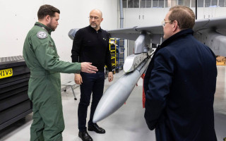 Шмыгаль обсудил в Швеции поставку самолетов Gripen для Украины