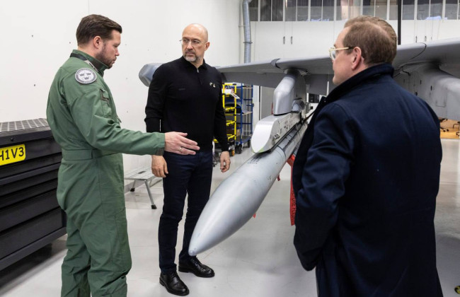 Шмигаль обговорив у Швеції постачання літаків Gripen для України