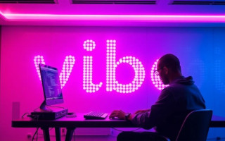 «Вайб-кодинг» став словом року за версією Collins — термін, що відображає епоху ШІ