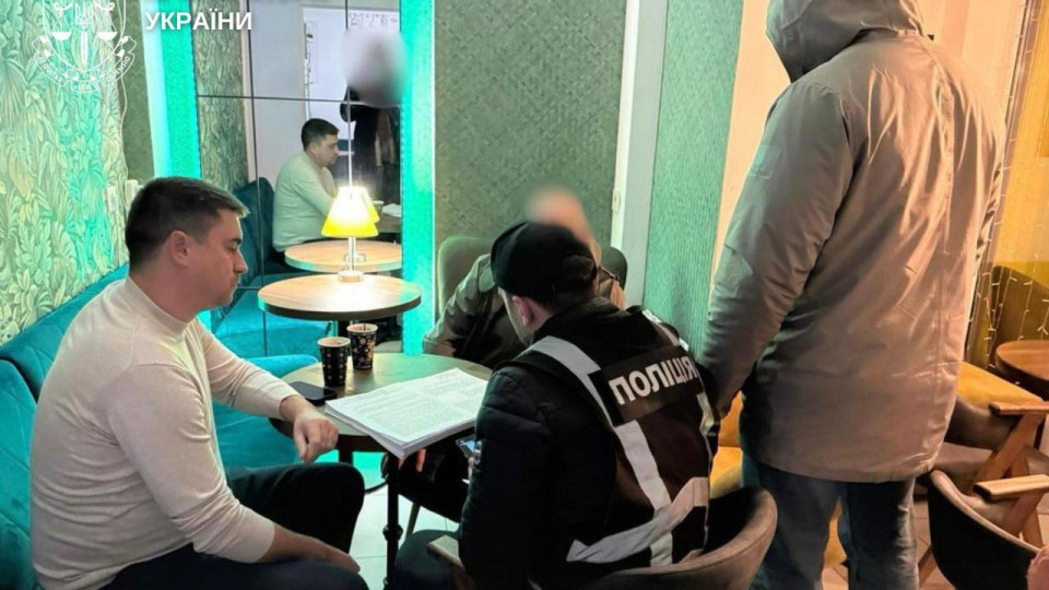 В Киеве разоблачили мужчин, которые обещали создать «лазерное оружие против дронов» за 3,2 млн грн