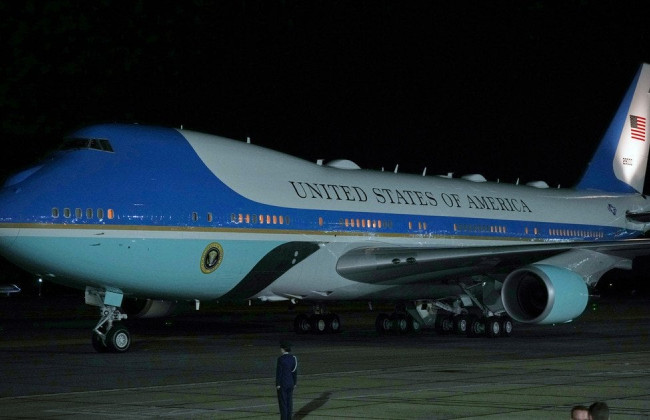 На авіабазі США, де стоїть літак Трампа, захворіли люди після відкриття посилки