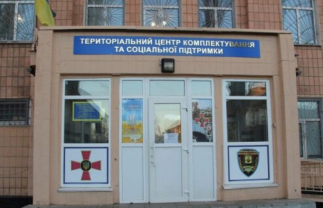 У Тернополі з п’ятого поверху ТЦК випав чоловік — що кажуть у центрі комплектування