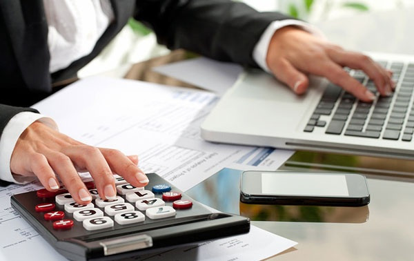 Чи потрібно ФОПу платити ПДВ за комісію, яку утримав платіжний сервіс — роз’яснення податкової