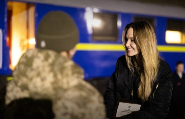 Это было трудно, но одновременно вдохновляюще — Анджелина Джоли рассказала о своем визите в Украину