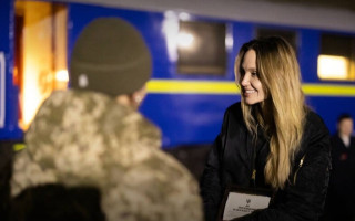 Это было трудно, но одновременно вдохновляюще — Анджелина Джоли рассказала о своем визите в Украину