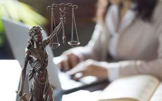 Искусственный интеллект в социальных сетях становится риском для юристов: в Британии обновили рекомендации