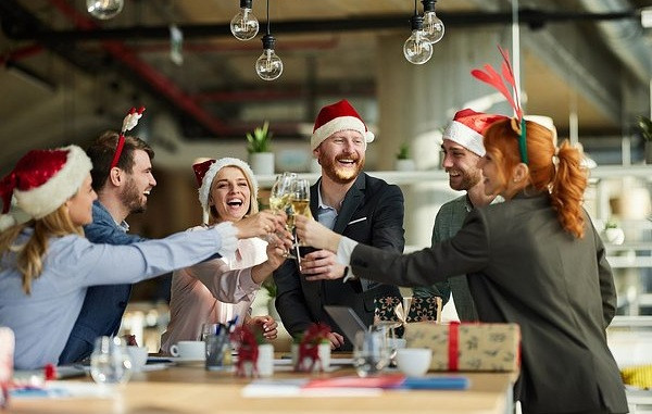 Організація корпоративу з алкоголем — які податкові вимоги до бізнесу