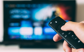 Обязательное субтитрование и жестовой язык — Кабмин предлагает сделать медиа доступными для людей с инвалидностью