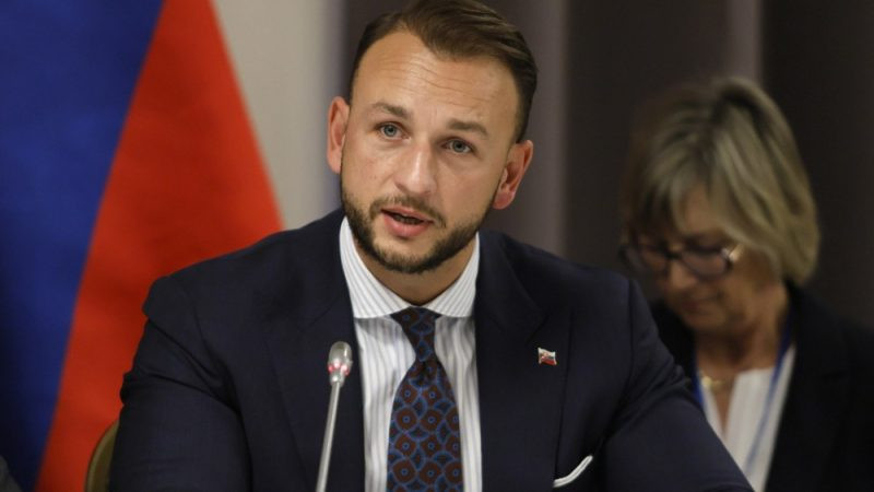 Глава МВД Словакии проиграл суд следователям, которых назвал «бандой головорезов», теперь выплатит им 90 тысяч евро