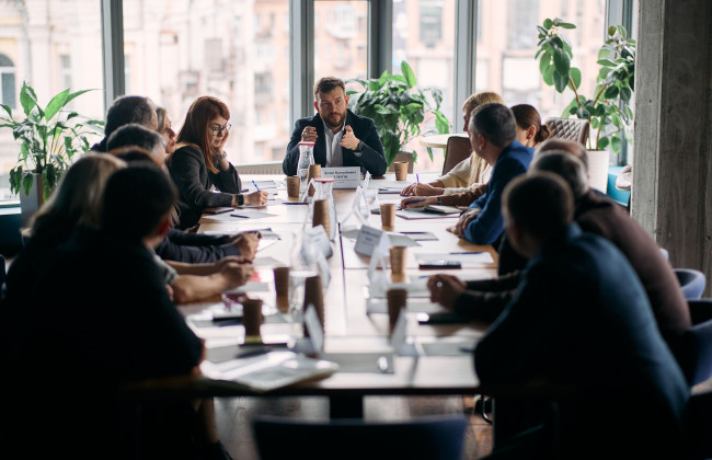 Минсоцполитики анонсировало повышение выплат для приемных родителей с 2026 года