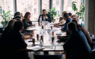 Мінсоцполітики анонсувало підвищення виплат для прийомних батьків із 2026 року