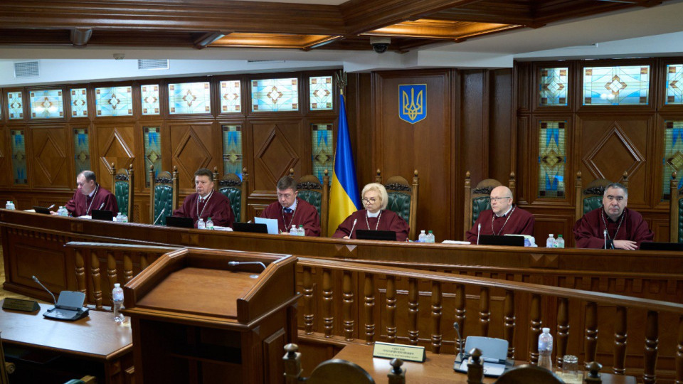 Конституционный Суд рассматривает дело о трудовых гарантиях работников, призванных на военную службу