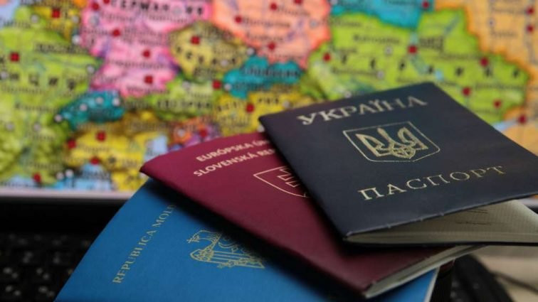 Кабмин определил первые пять стран, жители которых смогут получить украинский паспорт по множественному гражданству