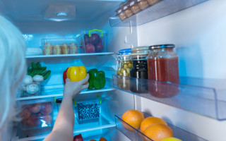 Світло вимкнули — що робити з продуктами: як зберігати їжу, коли холодильник не працює