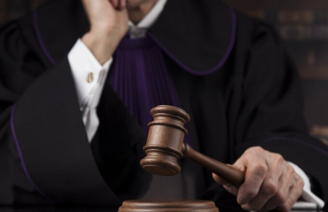 Судді можуть працювати з ШІ, але експерти — ні: Високий суд Англії пояснив чому