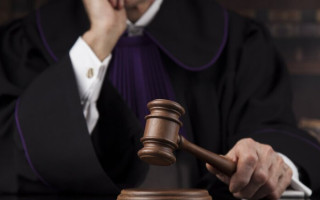 Судьи могут работать с ИИ, а эксперты — нет: Высокий суд Англии объяснил почему