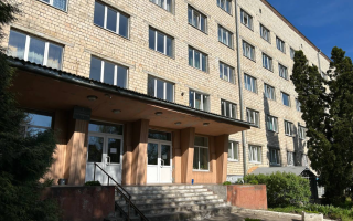 В Харькове комендант общежития избил 75-летнюю женщину за то, что она не экономила электроэнергию — суд вынес приговор