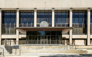 В США суд наказал адвоката, который подал документы с вымышленными цитатами