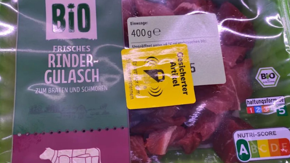 В супермаркетах Германии начали ставить защиту от краж на мясо, рыбу и суши