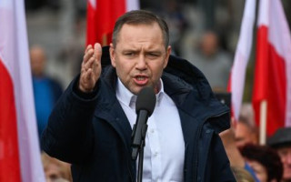 «До встречи, Кароль» – Президент Польши получил пост с фотографией пистолета