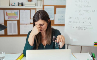 Педагоги бьют тревогу: увеличение нагрузки до 22 часов грозит массовыми увольнениями