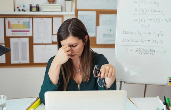 Педагоги бьют тревогу: увеличение нагрузки до 22 часов грозит массовыми увольнениями