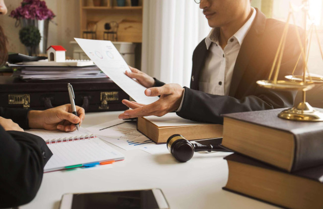 Британського юриста повністю виправдали у справі про неправдиві дані щодо витрат