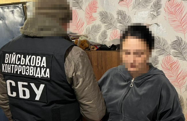 СБУ задержала агентку ГРУ РФ, которая устанавливала «ретрансляторы» для навигации российских дронов и ракет в Сумской области