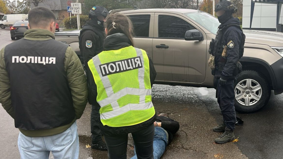 В Житомире разоблачили мужчину, который за $10 тысяч обещал спрятать уклониста в автобусе для побега за границу