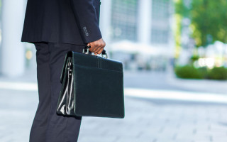 Кабмин утвердил критерии определения должностей работников ОМС, выполняющих функции по обслуживанию