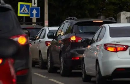 В Киеве ограничили движение по Южному мосту с правого на левый берег во время тревоги
