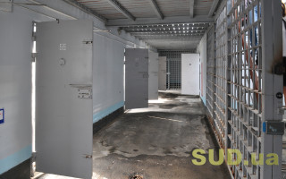 За яких умов засуджених можуть відпустити за межі колонії та які є обмеження