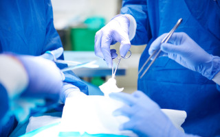 Киянин захотів повернути гроші за операцію зі збільшення грудей його ексдружини: що вирішив суд