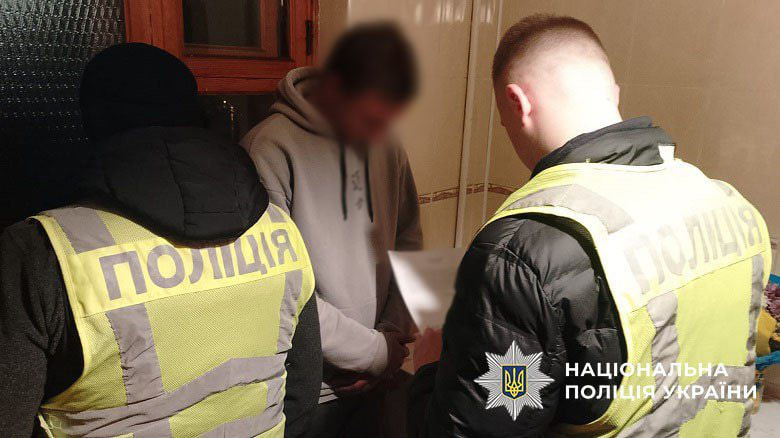В Киеве трое нетрезвых молодых людей избили ногами ветерана