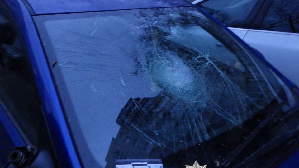 У Києві чоловік розтрощив авто: затриманий заявив поліції, що не контролював себе через алкоголь