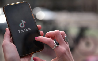 Жінка з Тернопільщини під час TikTok-ефіру обзивала своїх дітей — що вирішив суд