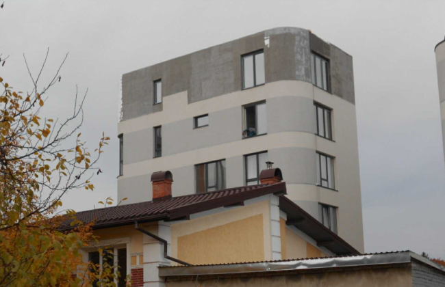 Во Львове женщина, которая самовольно возвела седьмой этаж на доме, заплатит 25 тысяч гривен штрафа