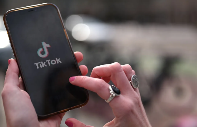 Женщина из Тернопольщины во время TikTok-эфира оскорбляла своих детей — что решил суд