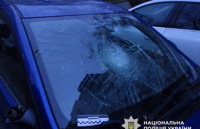 У Києві чоловік розтрощив авто: затриманий заявив поліції, що не контролював себе через алкоголь
