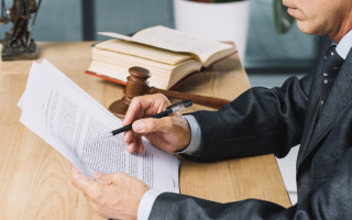 ВС роз’яснив: учасник конкурсу на держслужбу може паралельно оскаржувати рішення комісії і в Нацдержслужбі, і в суді