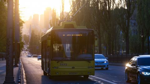 У Києві 20 листопада змінюють маршрути тролейбуси через Братиславську